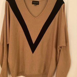 New Premise Tan Black V Neck Sweater Dolman Sleeves Stretchy Size Small $78. a1
